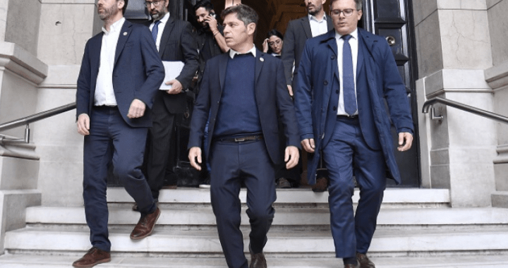 Kicillof avanza en la Corte por una deuda millonaria de Milei