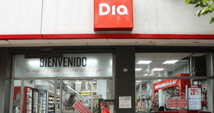 Procesaron a la cadena Día por presunta evasión previsional y ordenaron un embargo millonario