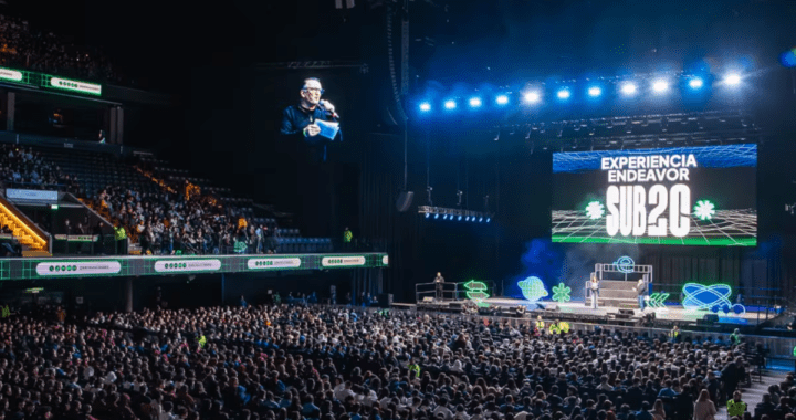 Jóvenes en un evento promercado: cuestionan al Gobierno porteño por llevar alumnos sin opción