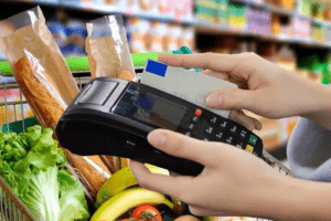 Endeudarse para subsistir: más del 80% pidió prestado para comprar comida