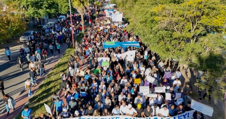 La Rioja se sumó con una multitudinaria movilización a la Marcha Federal Universitaria