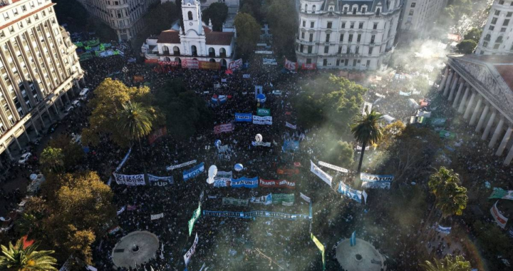 Universidades en alerta: masiva movilización en Plaza de Mayo contra el ajuste de Milei