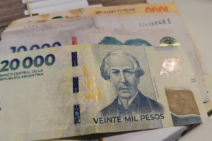 Muy por arriba de los sueldos: para no ser pobre en Argentina se necesita casi $1 millón y medio