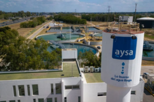 Desguace en marcha: el Gobierno avanza con la venta mayoritaria de AySA