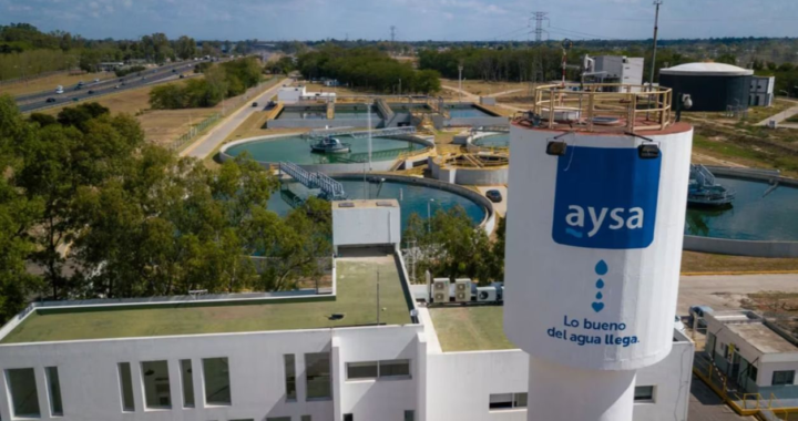 Desguace en marcha: el Gobierno avanza con la venta mayoritaria de AySA