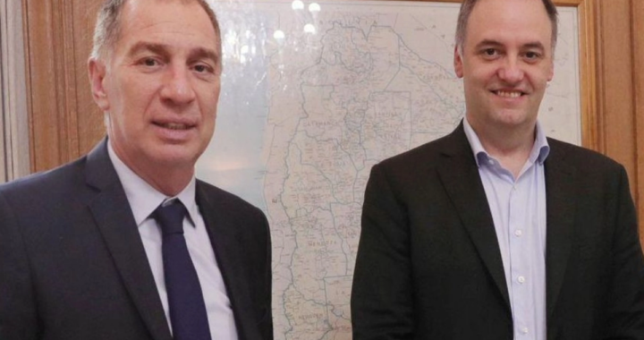 Santilli rompió el silencio sobre Adorni y dejó más dudas que certezas