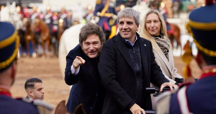 Milei y Caputo van contra la libertad de expresión y quieren una ley para castigar a periodistas
