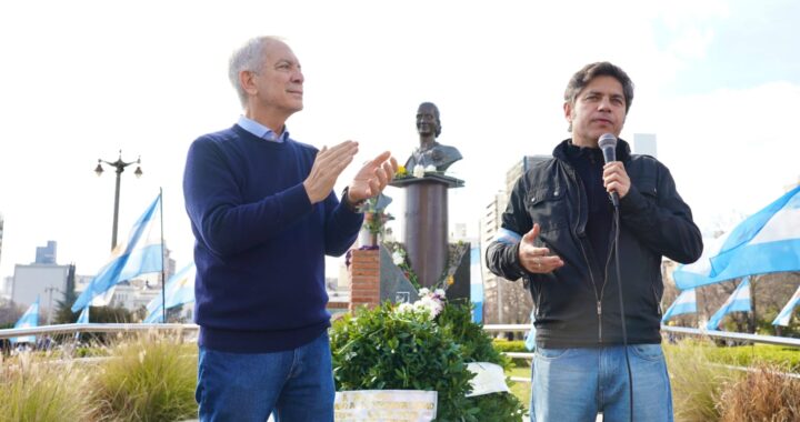 Alak y Kicillof homenajearon el legado de Eva Perón en un emotivo acto en Plaza Moreno