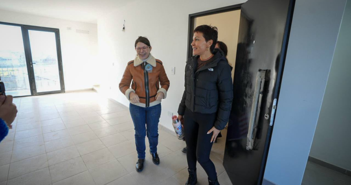 Mayra destacó el avance de viviendas en Quilmes y cuestionó el recorte de obra pública nacional