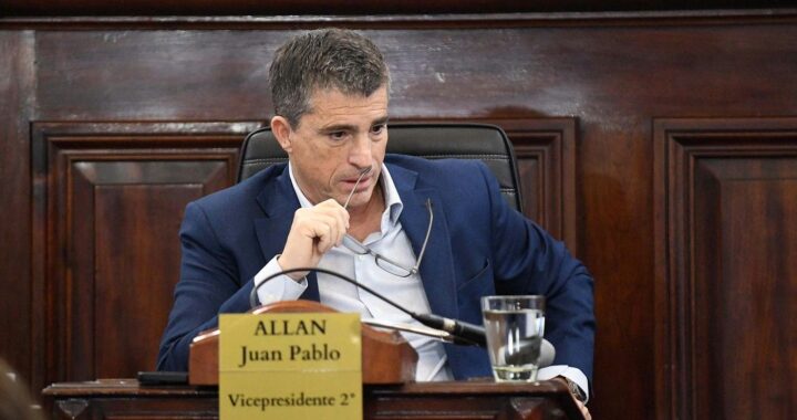 Un funcionario libertario estaba borracho y se dio a la fuga en un control de alcoholemia