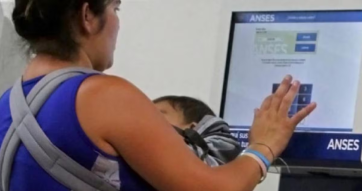 Golpe a los más vulnerables: Milei busca dejar sin ajuste por inflación a las asignaciones familiares