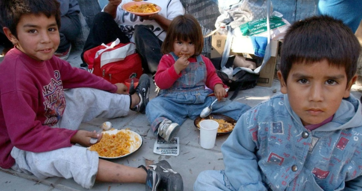 La Argentina del ajuste: la UCA registró un aumento del riesgo de hambre en la mayoría del país